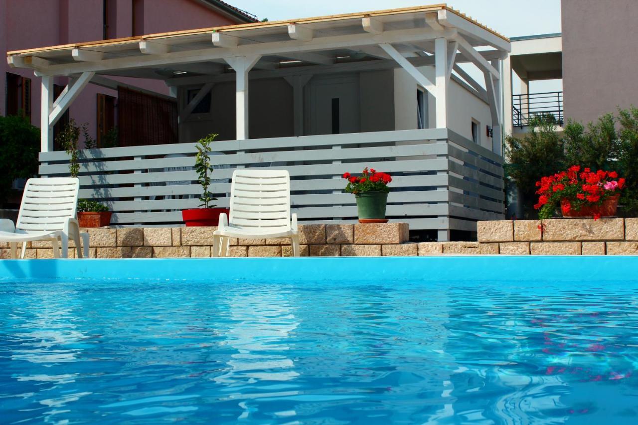 Bungalow Vice With Pool Pakoštane Exterior foto