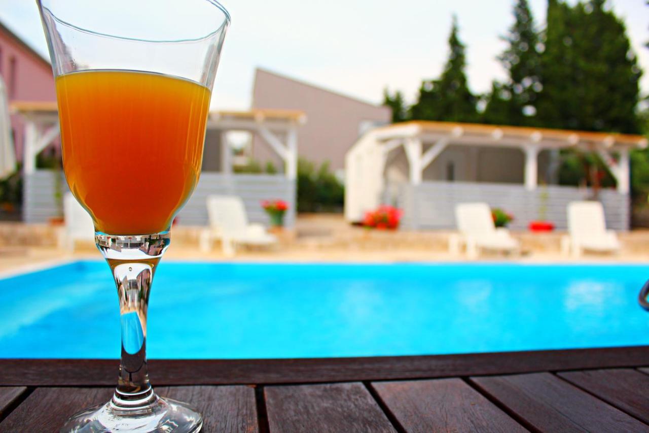 Bungalow Vice With Pool Pakoštane Exterior foto