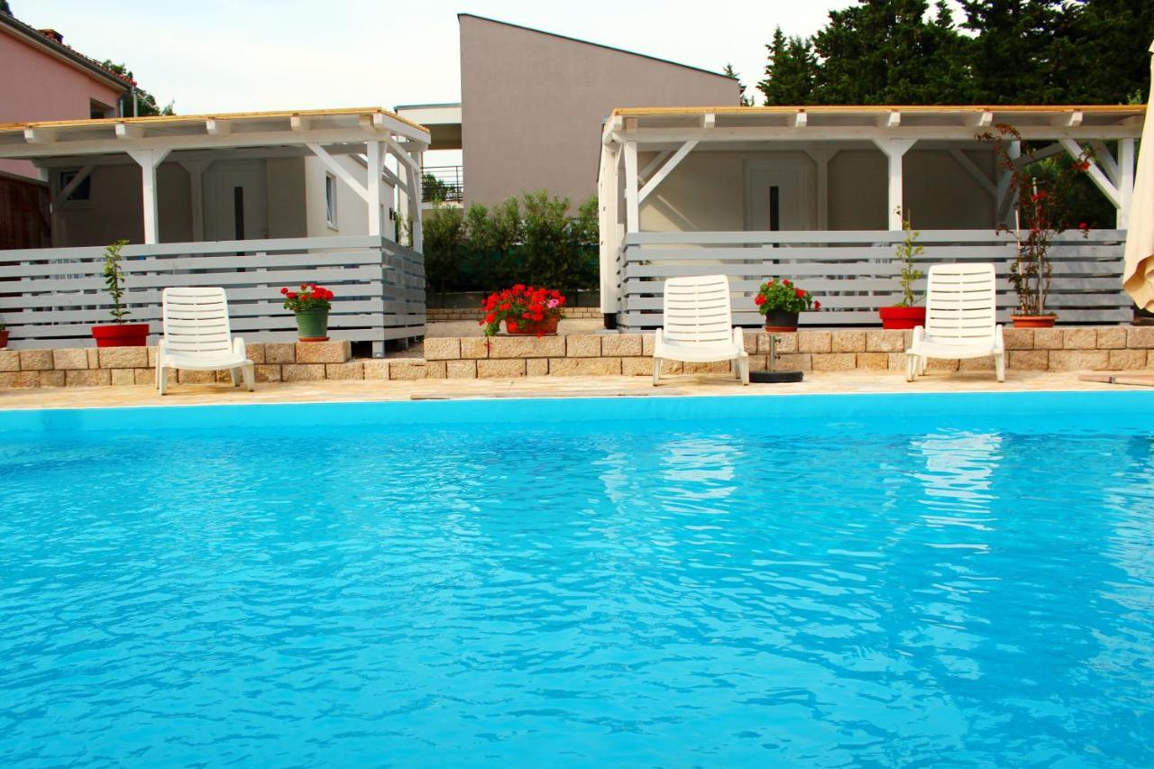 Bungalow Vice With Pool Pakoštane Exterior foto
